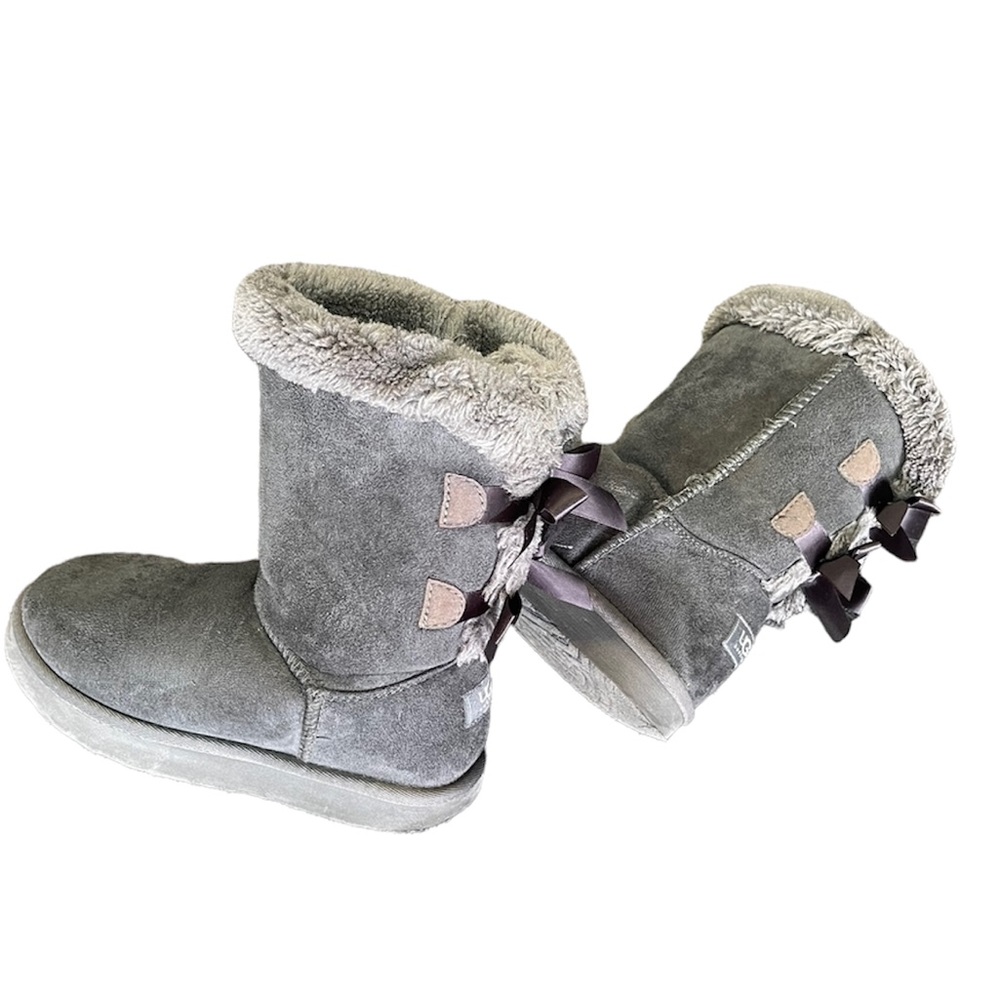 Women’s UGG Grey Boots with bows Size 4